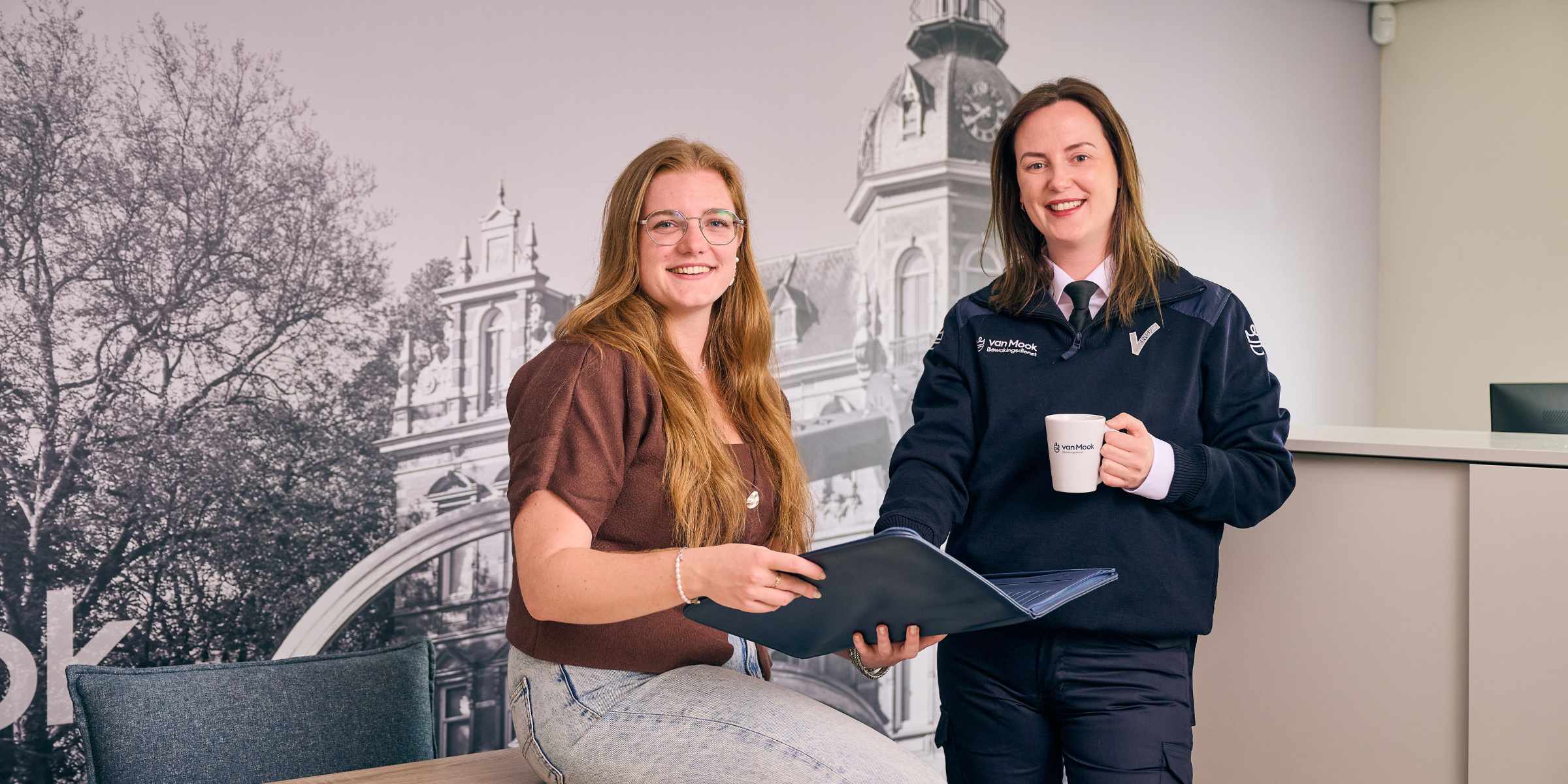 Harrie helpt bewakingsdienst van Mook